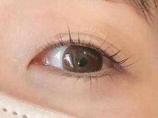 ショート カラー ネイル マツエク・マツパ illum hicariのネイルデザイン