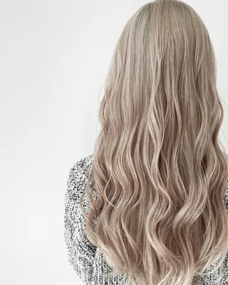 ロング MYRTLE TSUNODAのヘアスタイル