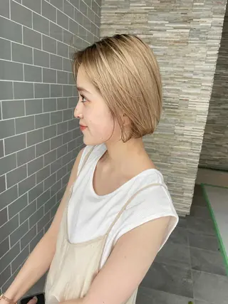 ショート カラー LANVERY所属・うる艶ヘア💐 艶ハイトーン💐彩夏のヘアスタイル