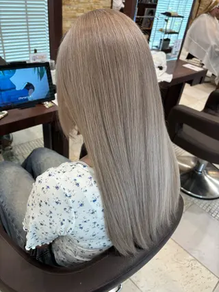 セミロング 藤平 いぶきのヘアスタイル