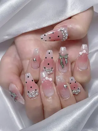 ネイル LEELA NAIL STUDIO所属・LEELA NAIL STUDIOのネイルデザイン