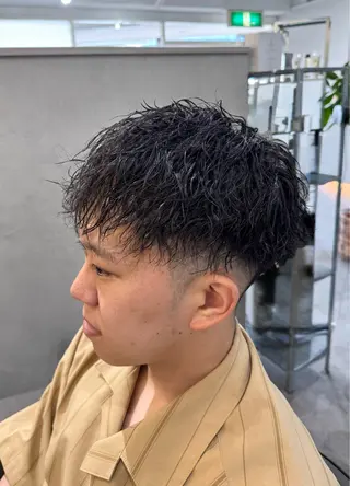 パーマ メンズ Salon de Qualia(サロンドクオリア)所属・ハイトーン/外国人風 カラー/メンズパーマのヘアスタイル
