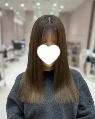 セミロング カラー 内田 志乃のヘアスタイル