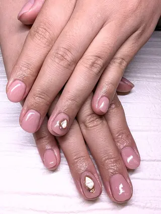 ネイル eclat BEAUTY NAIL SALON　枚方市駅前店所属・松本 ひとみのネイルデザイン