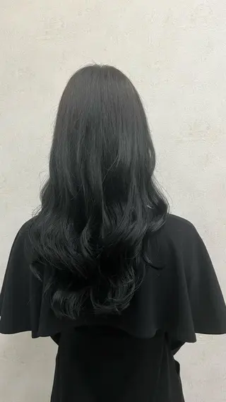 ロング 𝑴𝑰𝑨🎀赤髪 /ピンク/髪質改善のヘアスタイル