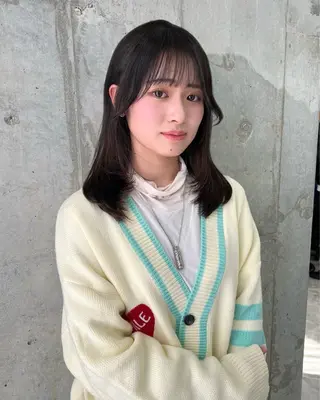 ミディアム 苗代萌/ぷるツヤ髪 🫧／レイヤーカットのヘアスタイル