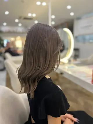 セミロング collet岩崎駿王 /ハイトーン/艶髪のヘアスタイル