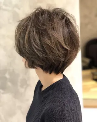 ショート カラー 國村 優のヘアスタイル