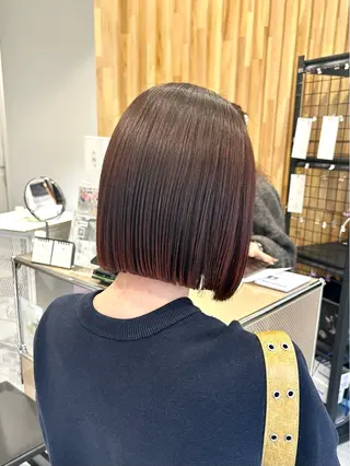 ショート カラー ぱつっとボブ/ 小野あかねのヘアスタイル