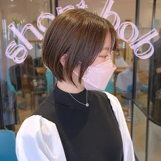 ショート ストンボブ/レイヤー 艶カラー💎ヒデジのヘアスタイル