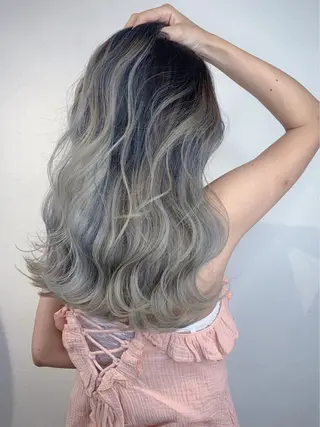 セミロング カラー _WHITE＋ 南海難波店のヘアスタイル