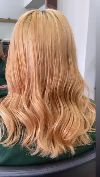 セミロング ヘアー・クロマチックノート所属・杣澤 詩乃のヘアスタイル