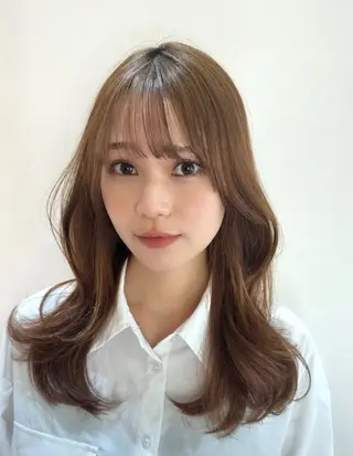 セミロング カラー ヘアアレンジ JYUNESU所属・韓国・韓国ヘア 髪質改善のヘアスタイル