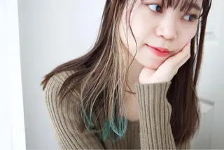 セミロング カラー fio マナミのヘアスタイル