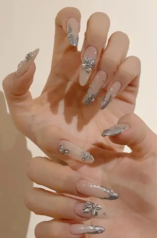 ネイル 高木 維麗絲のネイルデザイン