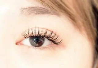 マツエク・マツパ 💜bora .のネイルデザイン