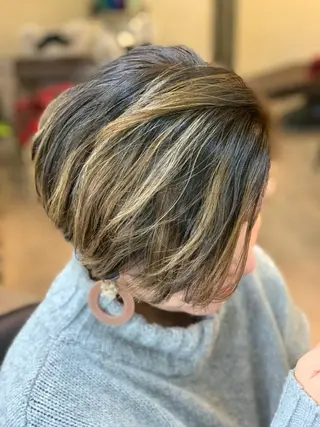 ショート カラー 鶴見 和美のヘアスタイル