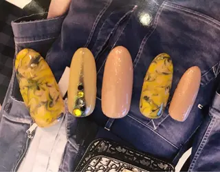 ミディアム ネイル ネイル ティアラのネイルデザイン