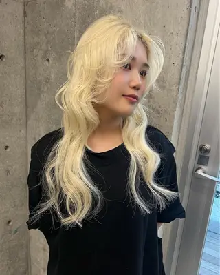 ミディアム カラー ヘアアレンジ mina 🌷のヘアスタイル