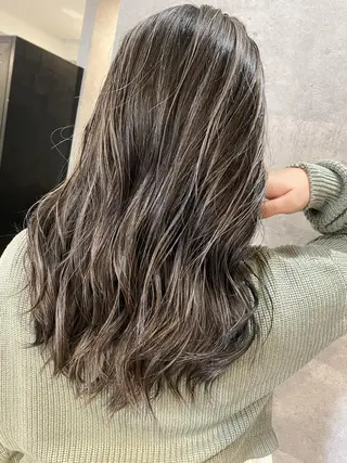 ミディアム カラー ヘアアレンジ ネイル マツエク・マツパ 井上 一平のヘアスタイル