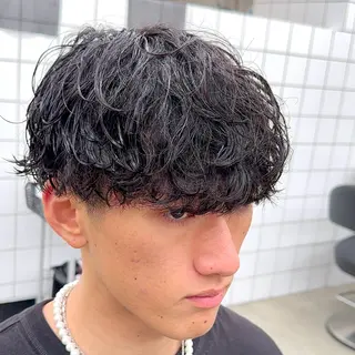 ショート パーマ ヘアアレンジ メンズ 艶カラー の達人のヘアスタイル