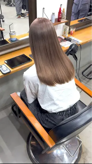 ロング カラー まろやかなベージュ 小池春樹のヘアスタイル