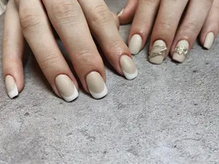 ミディアム カラー ネイル beauty salon ma'am所属・chihiro 小路ネイルのネイルデザイン