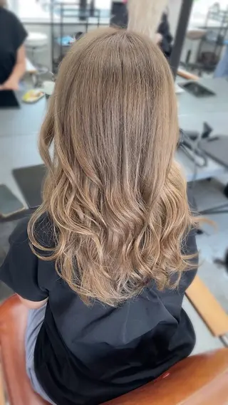 カラー nico麻生 加賀谷 すみれのヘアスタイル