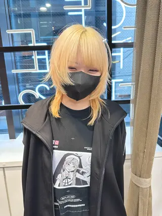 ミディアム カラー ウルフとハイトーン みっちー✂️のヘアスタイル