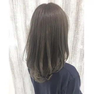 セミロング カラー 透明感♡︎♡︎ 佐々木早苗のヘアスタイル