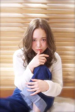 セミロング カラー ACT仙川所属・みうら ミウラのヘアスタイル