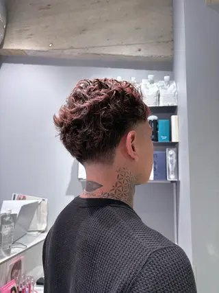 ショート カラー メンズ 菜々🫧新宿 透明感ケアブリーチのヘアスタイル