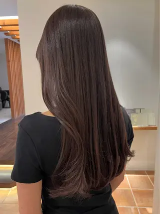 ロング カラー LONESS所属・成岡 愛美のヘアスタイル