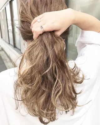 セミロング カラー ヘアアレンジ Mariana/ 鶴原-ハイライトのヘアスタイル