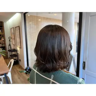 ミディアム カラー ツキダテ ユイのヘアスタイル