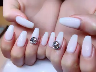 ネイル クレセントアイ Runaの眉毛・アイブロウイメージ