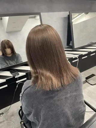 ミディアム カラー オフホワイトアンドなんば所属・福西 洋斗のヘアスタイル