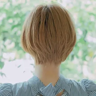 ショート カラー ハイトーン/ボブ/ ハイライト🌱ᩚ涼介のヘアスタイル