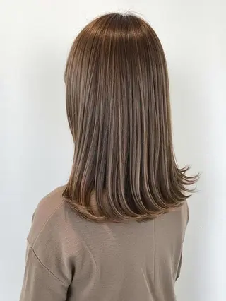 セミロング サラ艶髪が得意/ 新崎CRISTINAのヘアスタイル