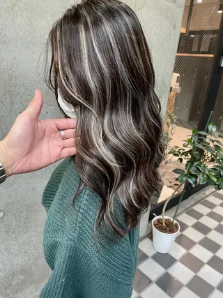 セミロング カラー SALOWIN  原宿ash所属・タナカ タクヤのヘアスタイル