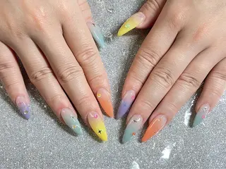 ネイル VIERU 🌈🎀💖のネイルデザイン