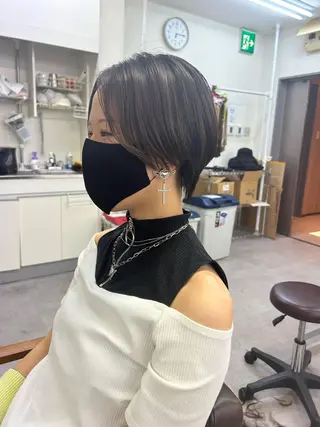 ショート オリーブベージュ/ ブリーチなし透明感のヘアスタイル