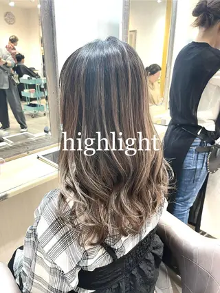 カラー 嶋村夏実🌼レイヤー 🌸白髪ぼかしのヘアスタイル