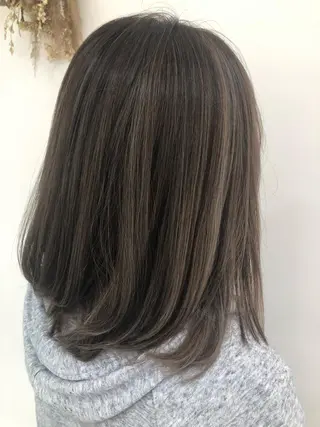 ミディアム カラー cyan SANAMIのヘアスタイル