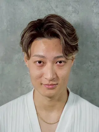 ミディアム 沖田 瑠音のヘアスタイル