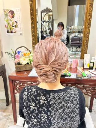 ロング ヘアアレンジ オブヘアー宮前平店所属・土佐 彩純のヘアスタイル