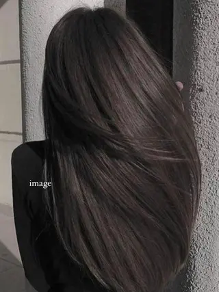 ロング カラー nonoka オリーブ/グレージュのヘアスタイル