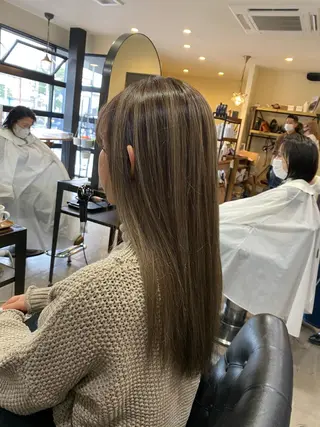 ロング maco 艶感ハイトーン🦋のヘアスタイル