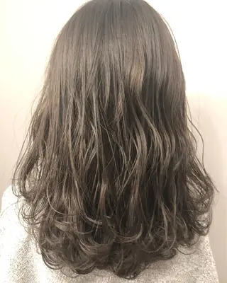 ミディアム カラー 岡田 拓也のヘアスタイル