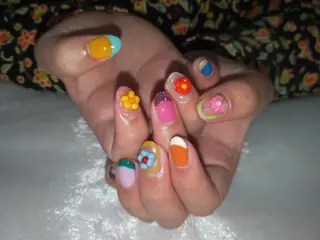 ネイル R'well所属・はばすみれ🎀ﾈｲﾙ 光ﾌｪｲｼｬﾙ ﾍｱのネイルデザイン